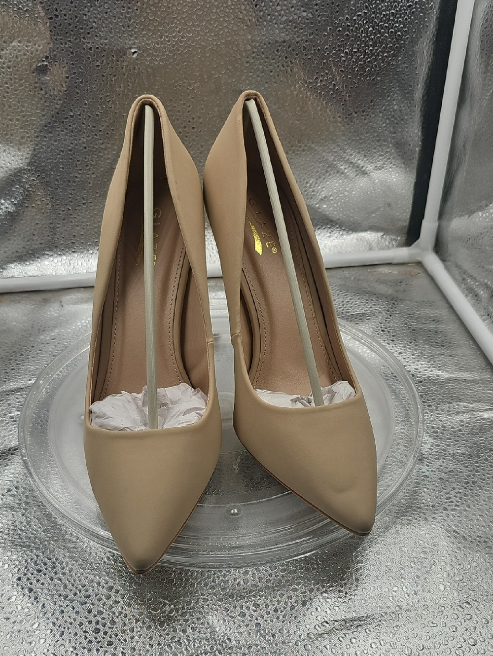 R Tan And Cream Colored Glaze Heels size 10 - Picture 7 of 13